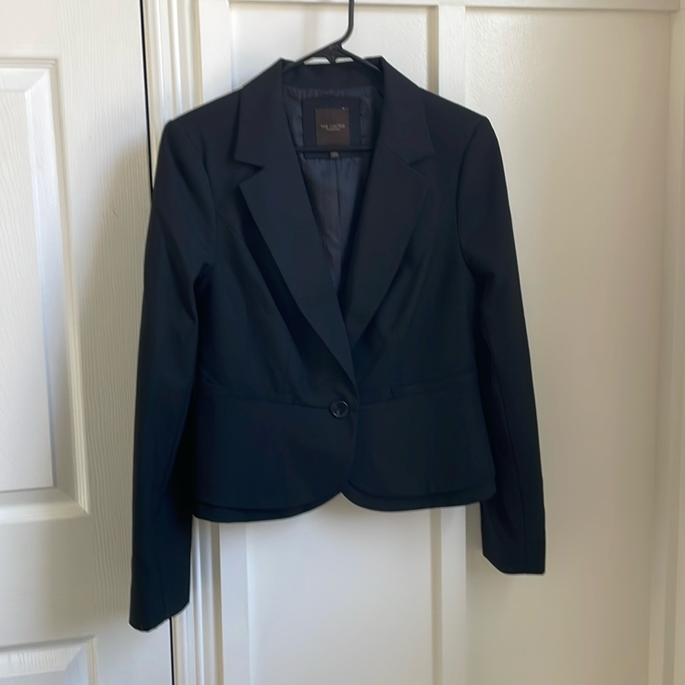 Women’s waist length blazer. Black. Size medium. The Limited.
